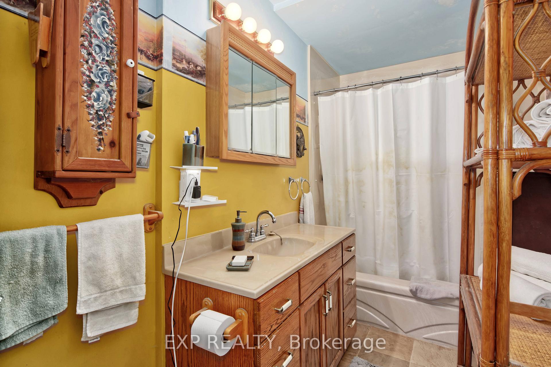 Photo 16 of 138 Sydenham Street E, Aylmer — HOMEH