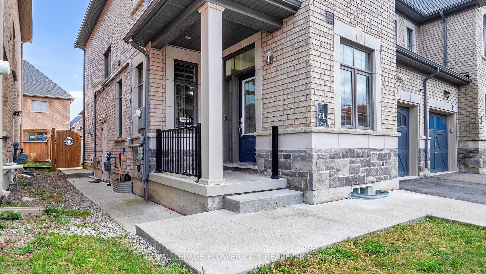 Photo 3 of 23 Faders Drive, Brampton, Northwest Brampton — HOMEH