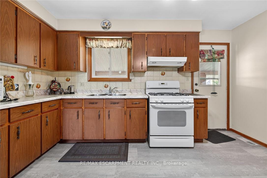 Photo 11 of 5 Third Road E, Hamilton, Rural Stoney Creek — HOMEH