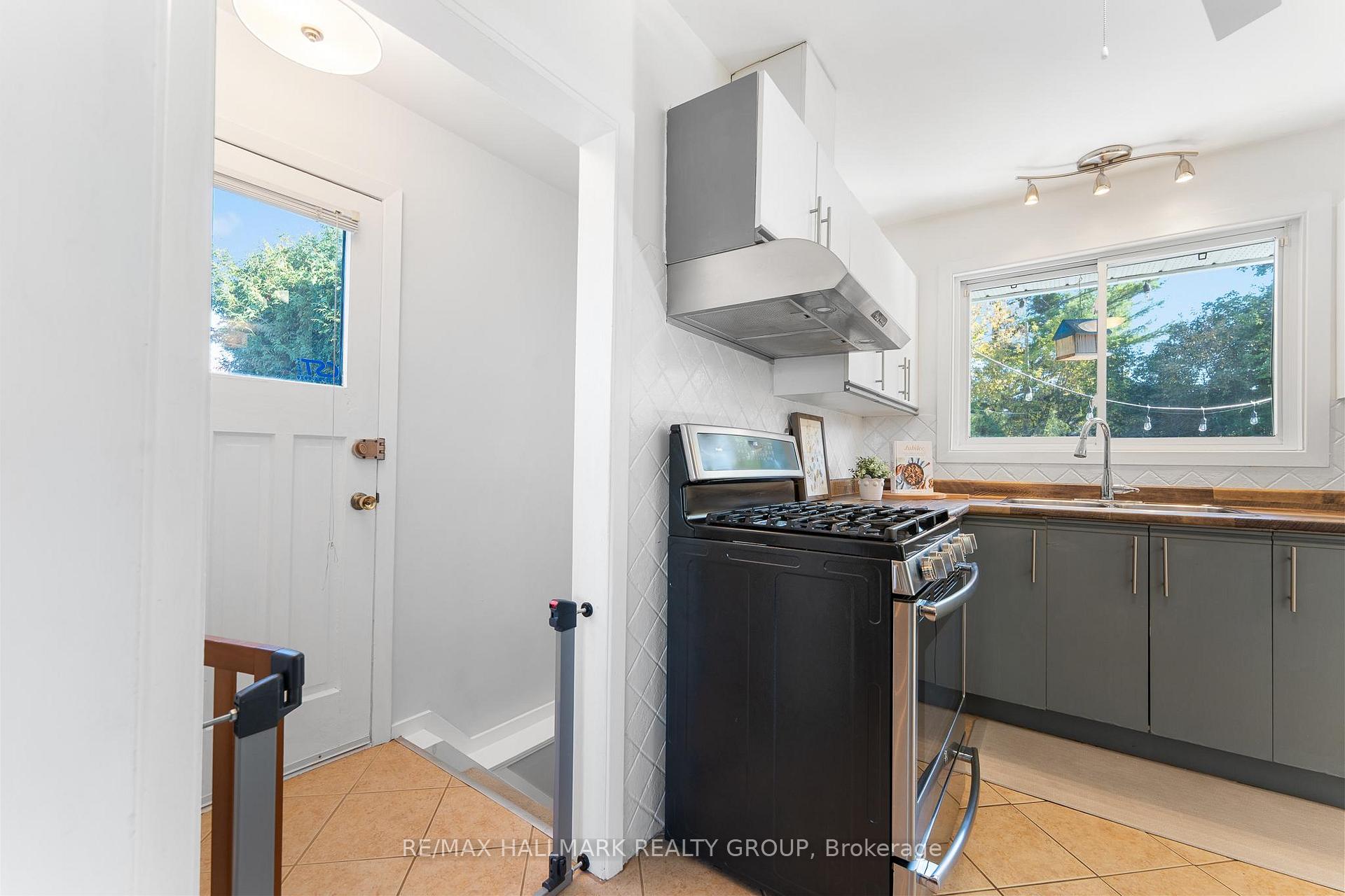 Photo 19 of 1346 Dorchester Avenue, Ottawa, Carlington — HOMEH