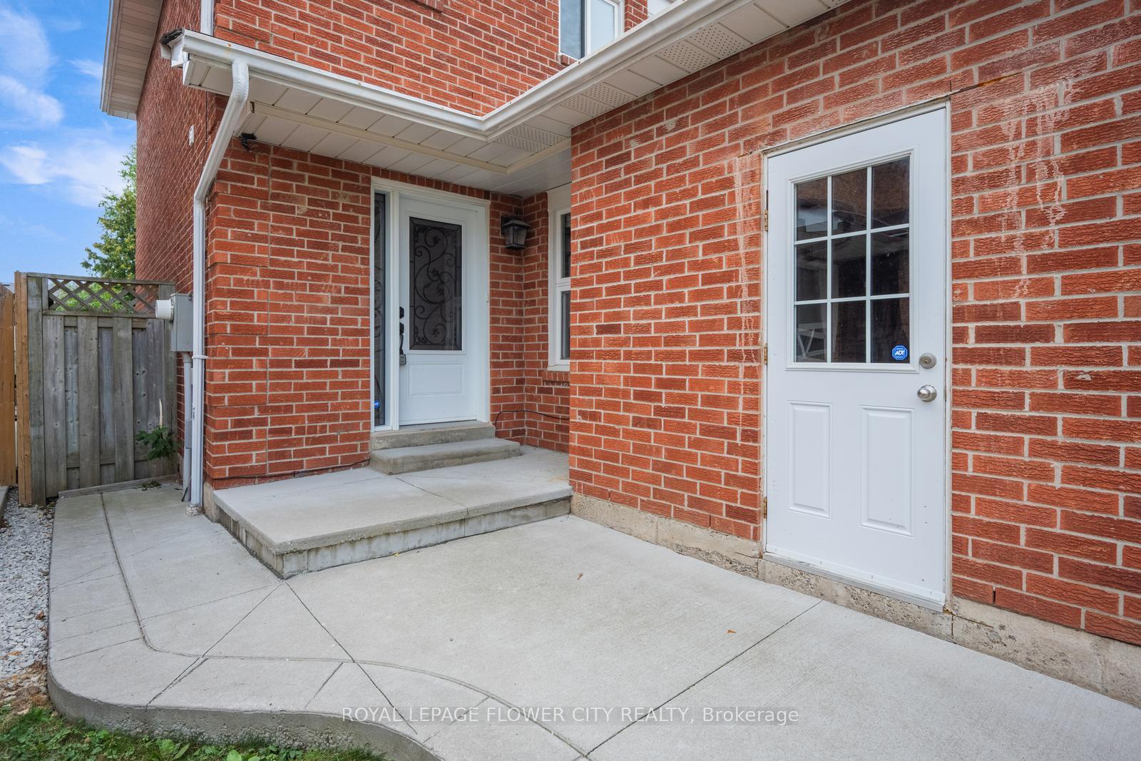 Photo 2 of 16 Ecclestone Drive, Brampton, Brampton West — HOMEH