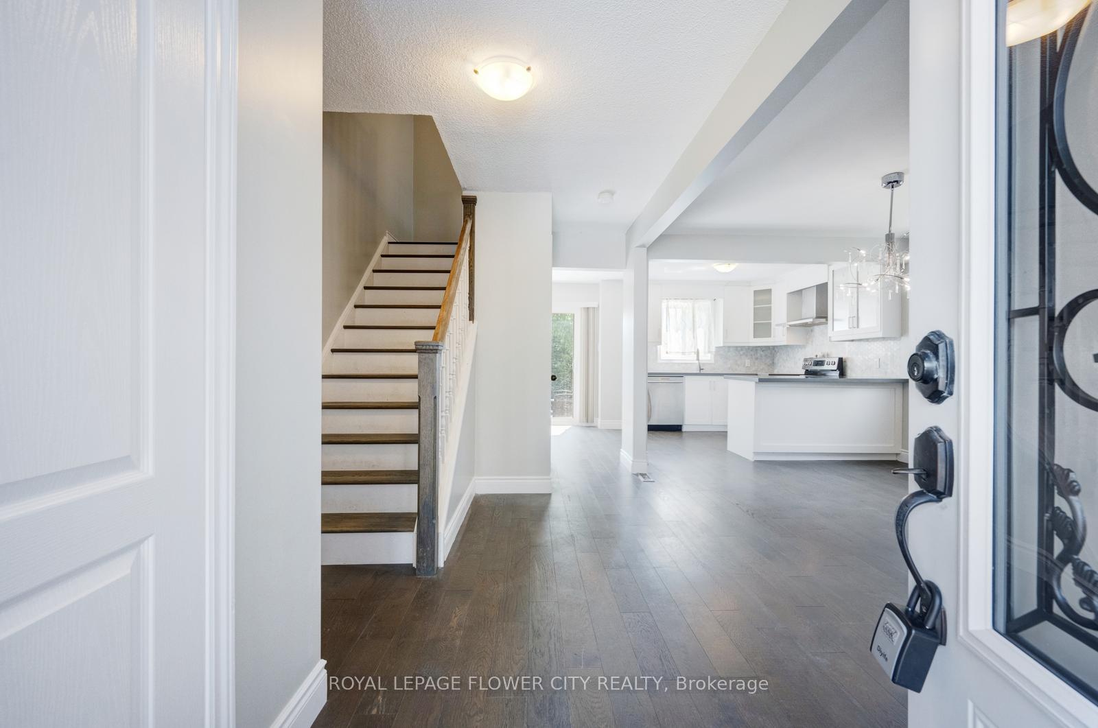Photo 3 of 16 Ecclestone Drive, Brampton, Brampton West — HOMEH