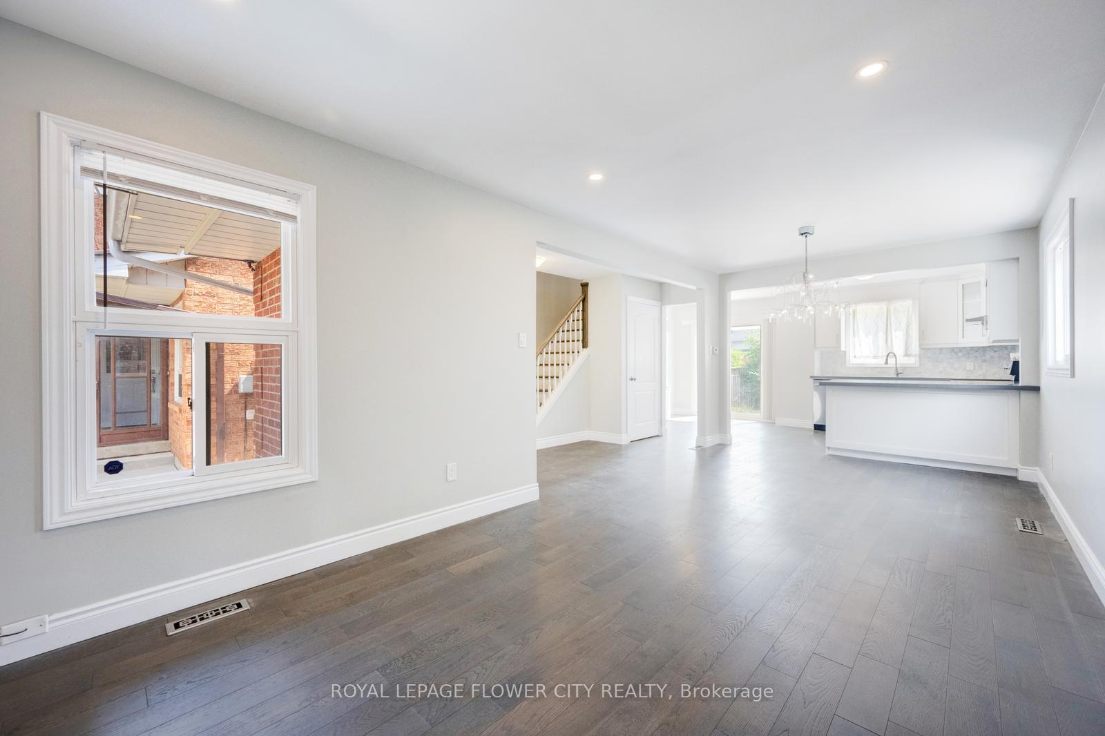 Photo 6 of 16 Ecclestone Drive, Brampton, Brampton West — HOMEH