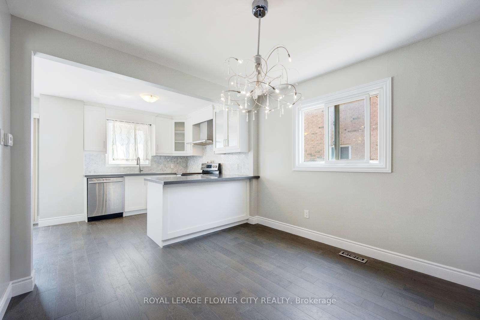 Photo 8 of 16 Ecclestone Drive, Brampton, Brampton West — HOMEH
