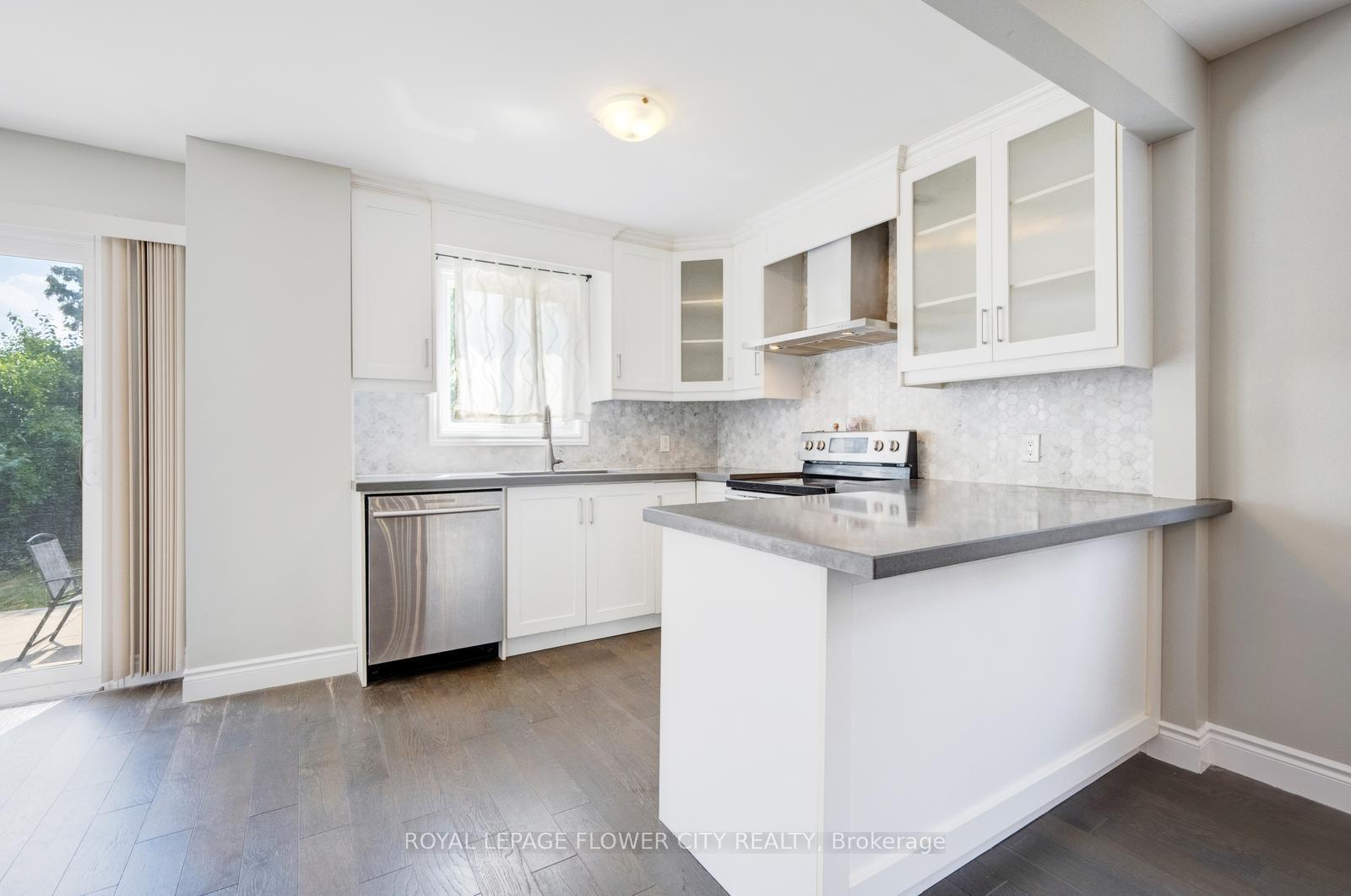Photo 9 of 16 Ecclestone Drive, Brampton, Brampton West — HOMEH