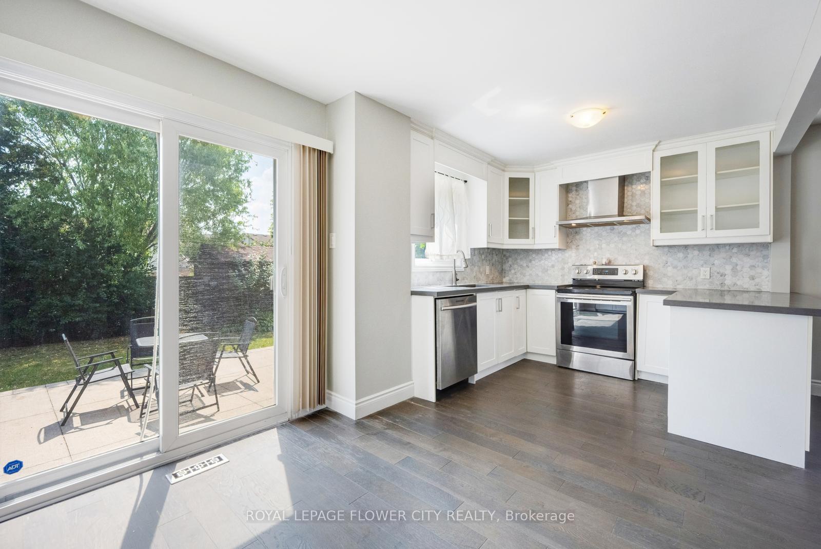 Photo 14 of 16 Ecclestone Drive, Brampton, Brampton West — HOMEH