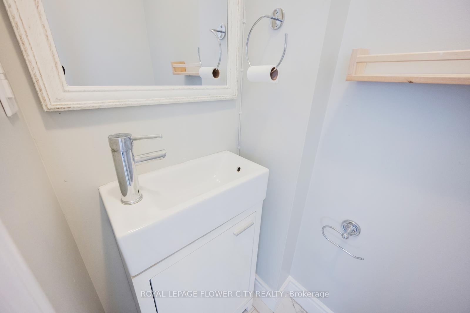 Photo 17 of 16 Ecclestone Drive, Brampton, Brampton West — HOMEH