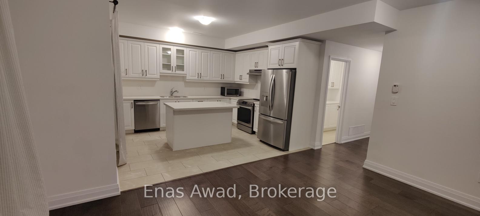 Photo 3 of 147 Franklin Trail, Barrie, Rural Barrie Southwest — HOMEH