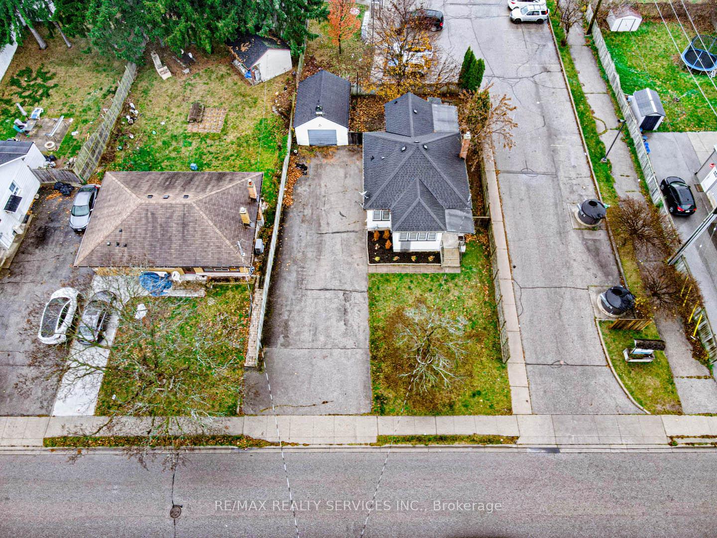 Photo 28 of 72 Elgin Street S, Cambridge — HOMEH