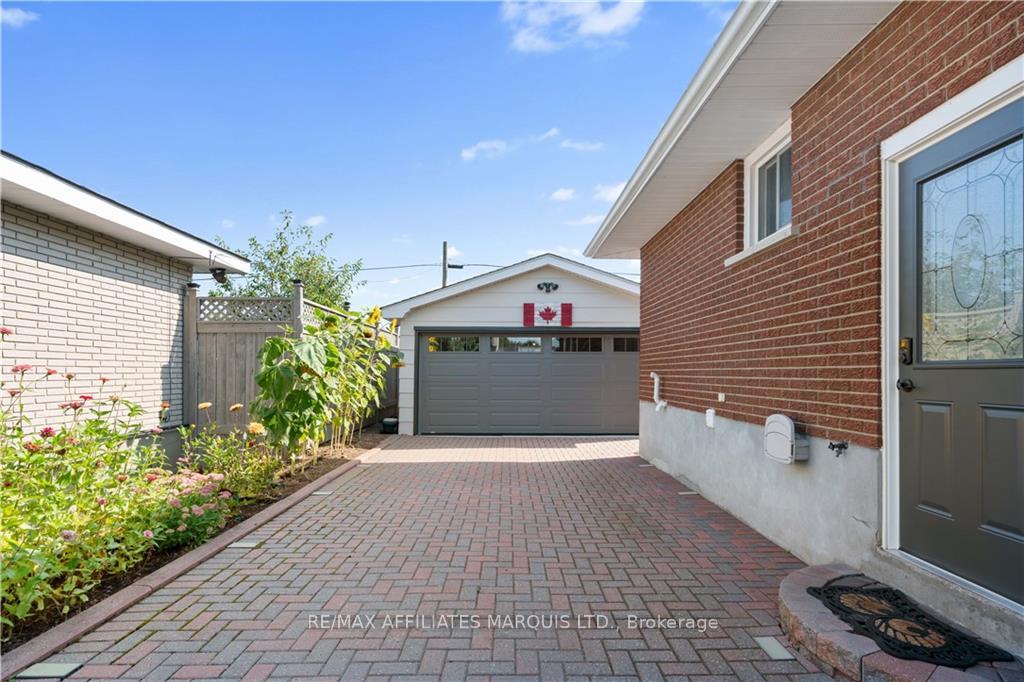 Photo 3 of 524 Blossom Park Drive, Cornwall — HOMEH