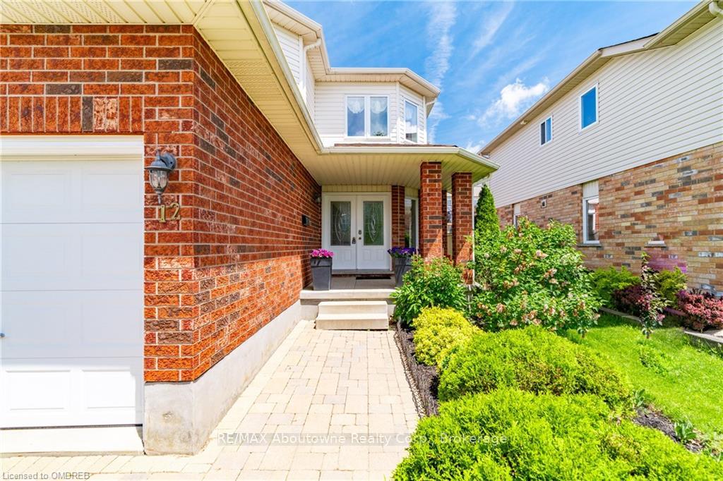 Photo 2 of 12 Zecca Drive, Guelph, Pineridge/Westminster Woods — HOMEH