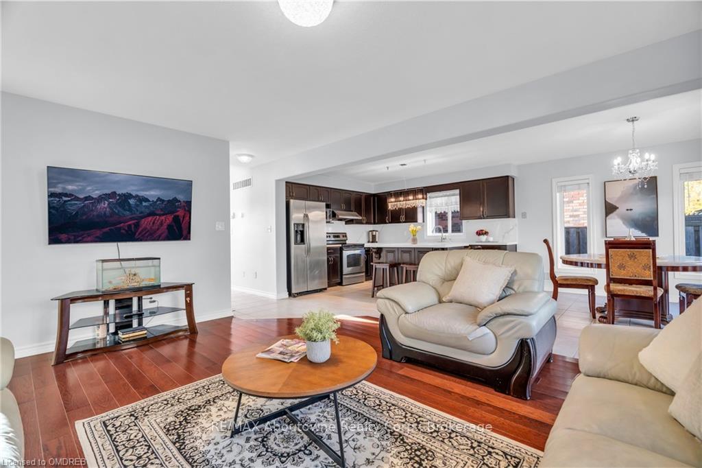 Photo 4 of 12 Zecca Drive, Guelph, Pineridge/Westminster Woods — HOMEH
