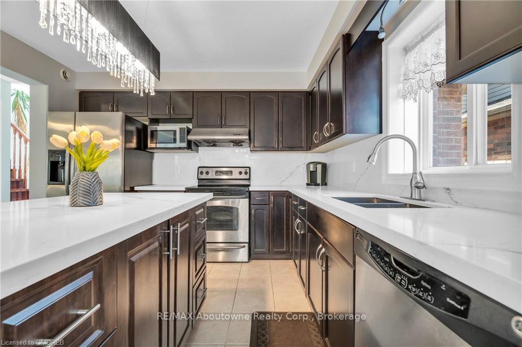 Photo 5 of 12 Zecca Drive, Guelph, Pineridge/Westminster Woods — HOMEH