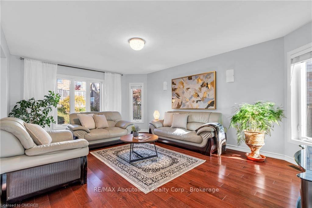 Photo 9 of 12 Zecca Drive, Guelph, Pineridge/Westminster Woods — HOMEH