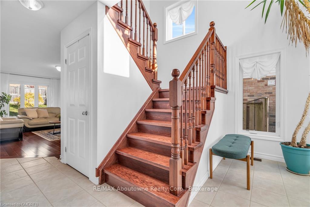 Photo 11 of 12 Zecca Drive, Guelph, Pineridge/Westminster Woods — HOMEH