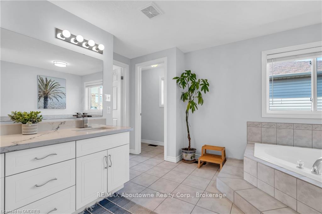 Photo 15 of 12 Zecca Drive, Guelph, Pineridge/Westminster Woods — HOMEH