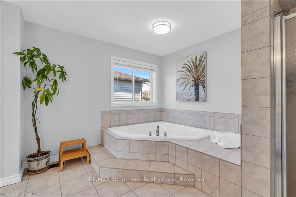 Photo 16 of 12 Zecca Drive, Guelph, Pineridge/Westminster Woods — HOMEH