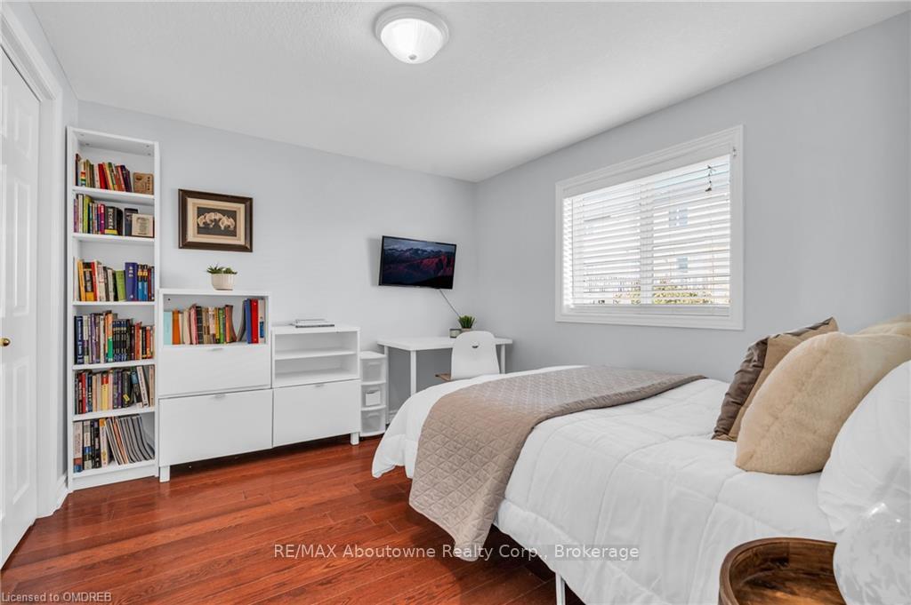 Photo 18 of 12 Zecca Drive, Guelph, Pineridge/Westminster Woods — HOMEH