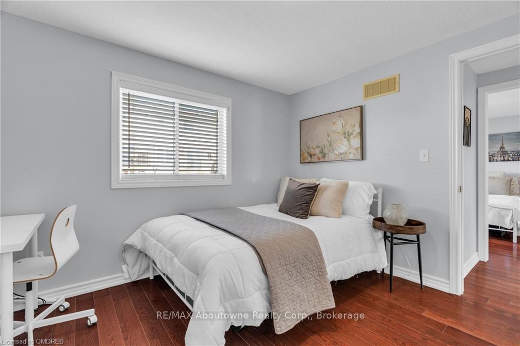 Photo 19 of 12 Zecca Drive, Guelph, Pineridge/Westminster Woods — HOMEH