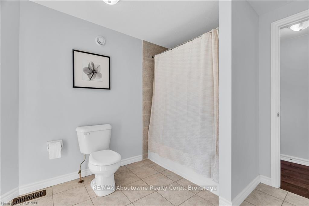 Photo 23 of 12 Zecca Drive, Guelph, Pineridge/Westminster Woods — HOMEH