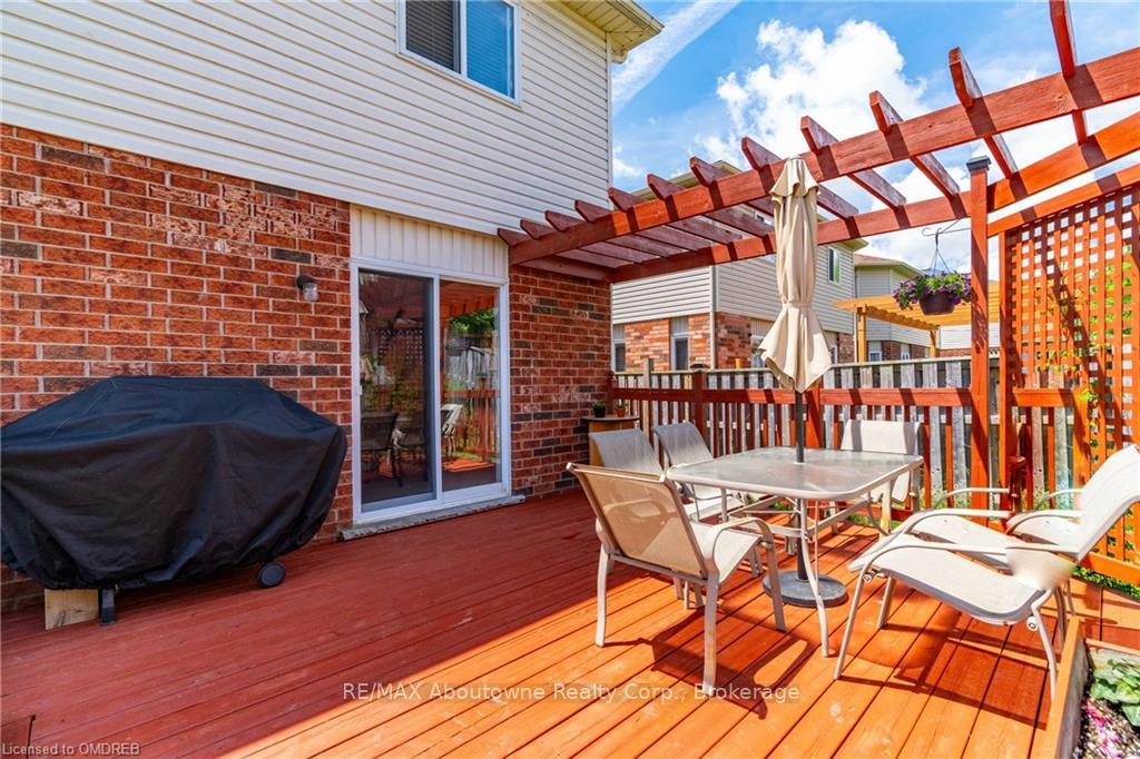 Photo 32 of 12 Zecca Drive, Guelph, Pineridge/Westminster Woods — HOMEH