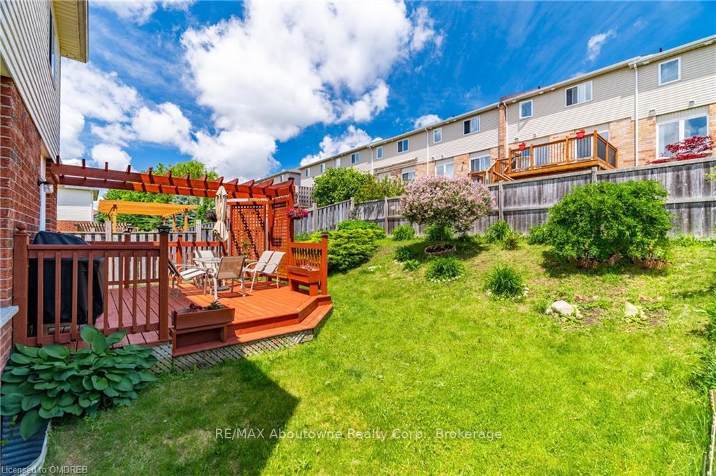 Photo 34 of 12 Zecca Drive, Guelph, Pineridge/Westminster Woods — HOMEH