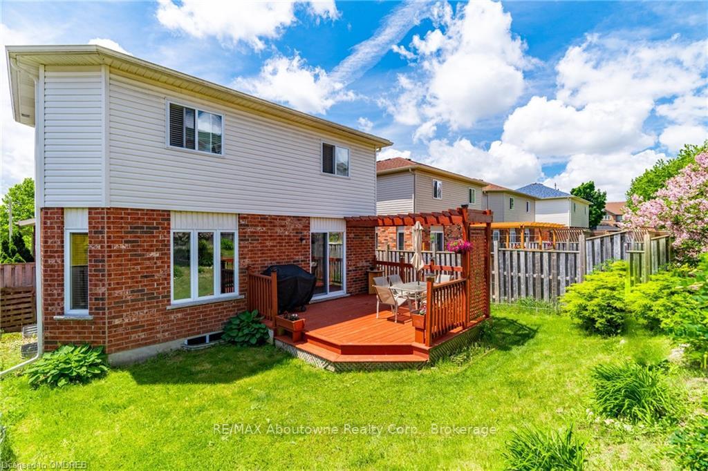 Photo 35 of 12 Zecca Drive, Guelph, Pineridge/Westminster Woods — HOMEH