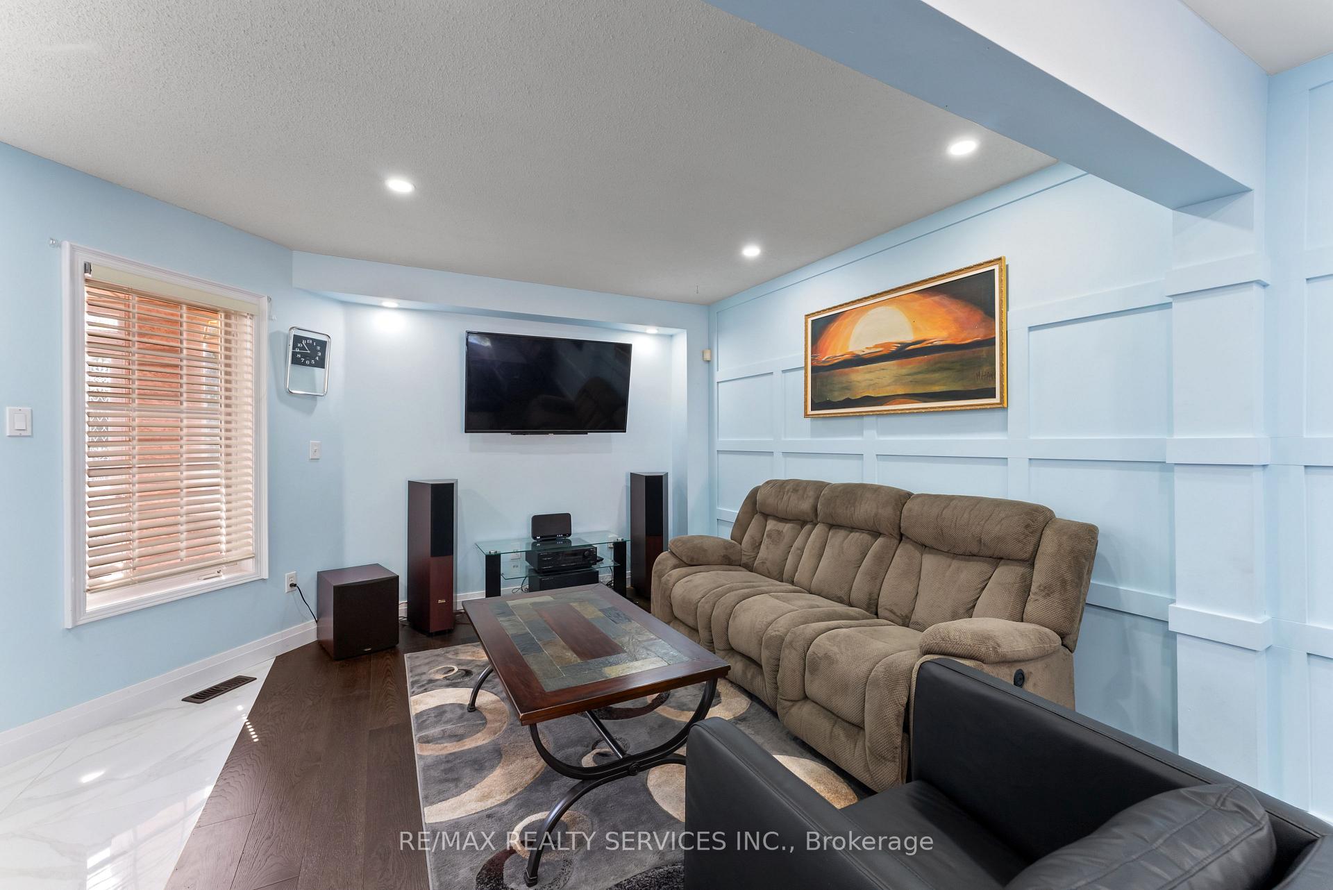 Photo 9 of 40 Herkes Drive, Brampton, Fletcher's West — HOMEH