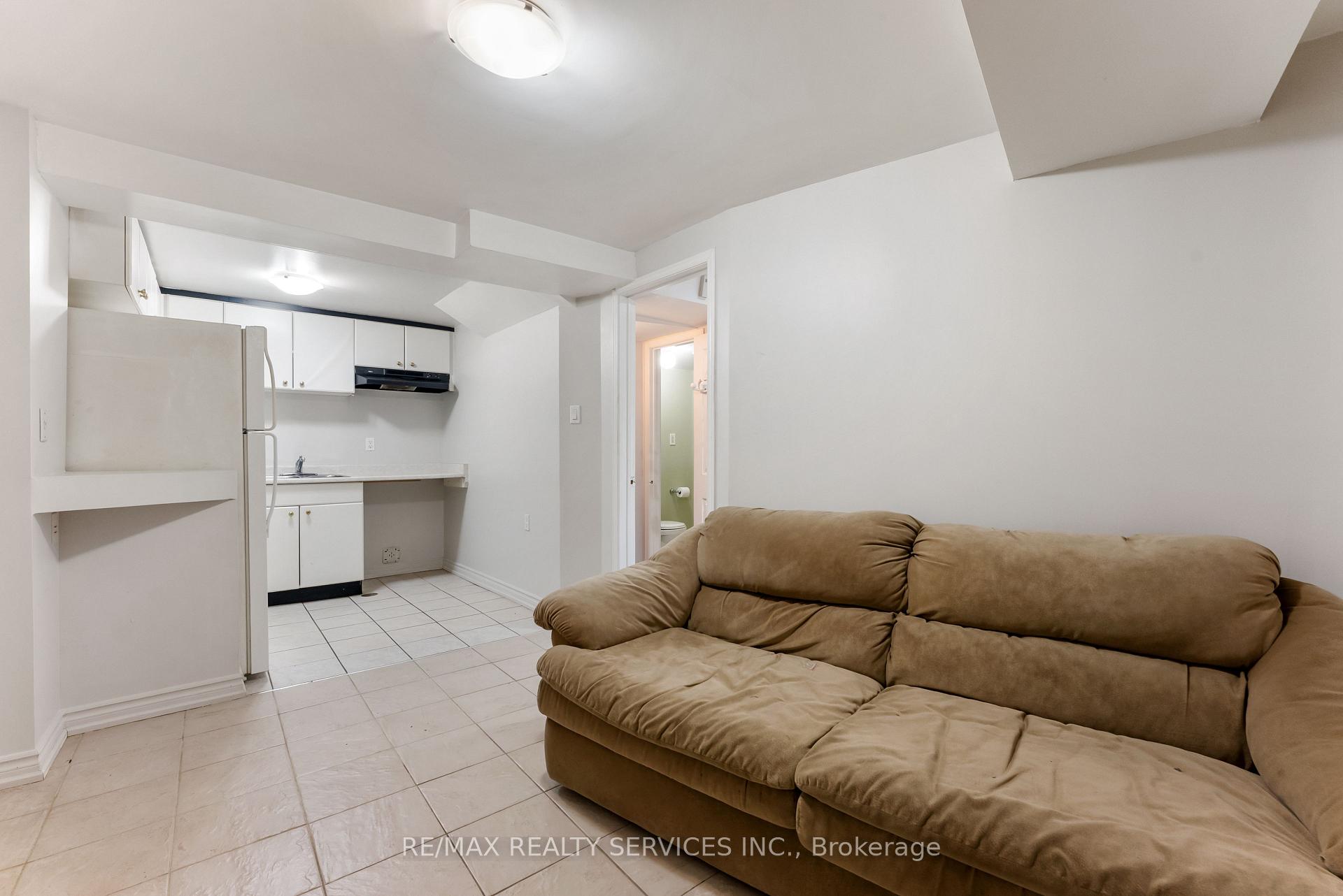 Photo 13 of 40 Herkes Drive, Brampton, Fletcher's West — HOMEH