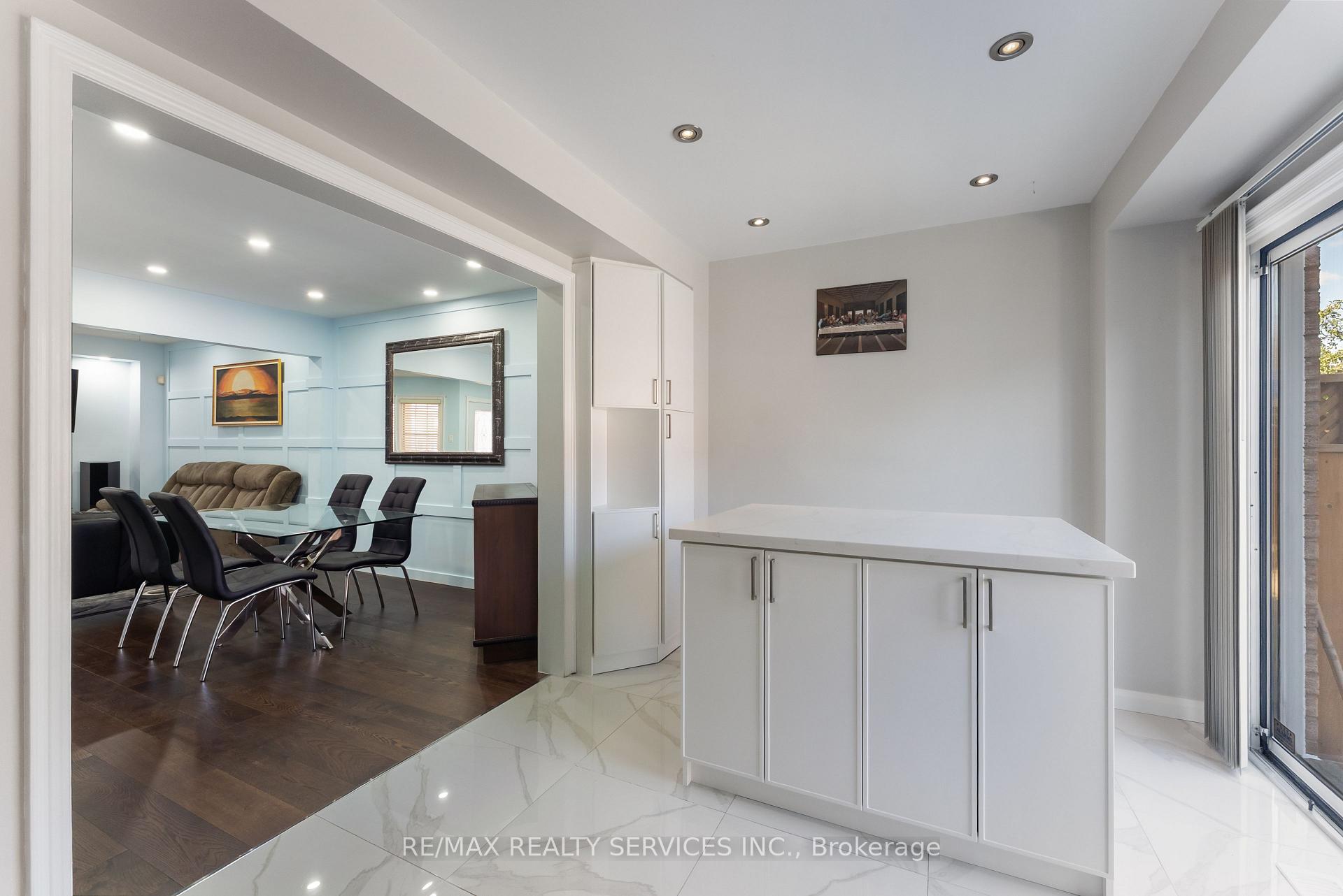 Photo 17 of 40 Herkes Drive, Brampton, Fletcher's West — HOMEH