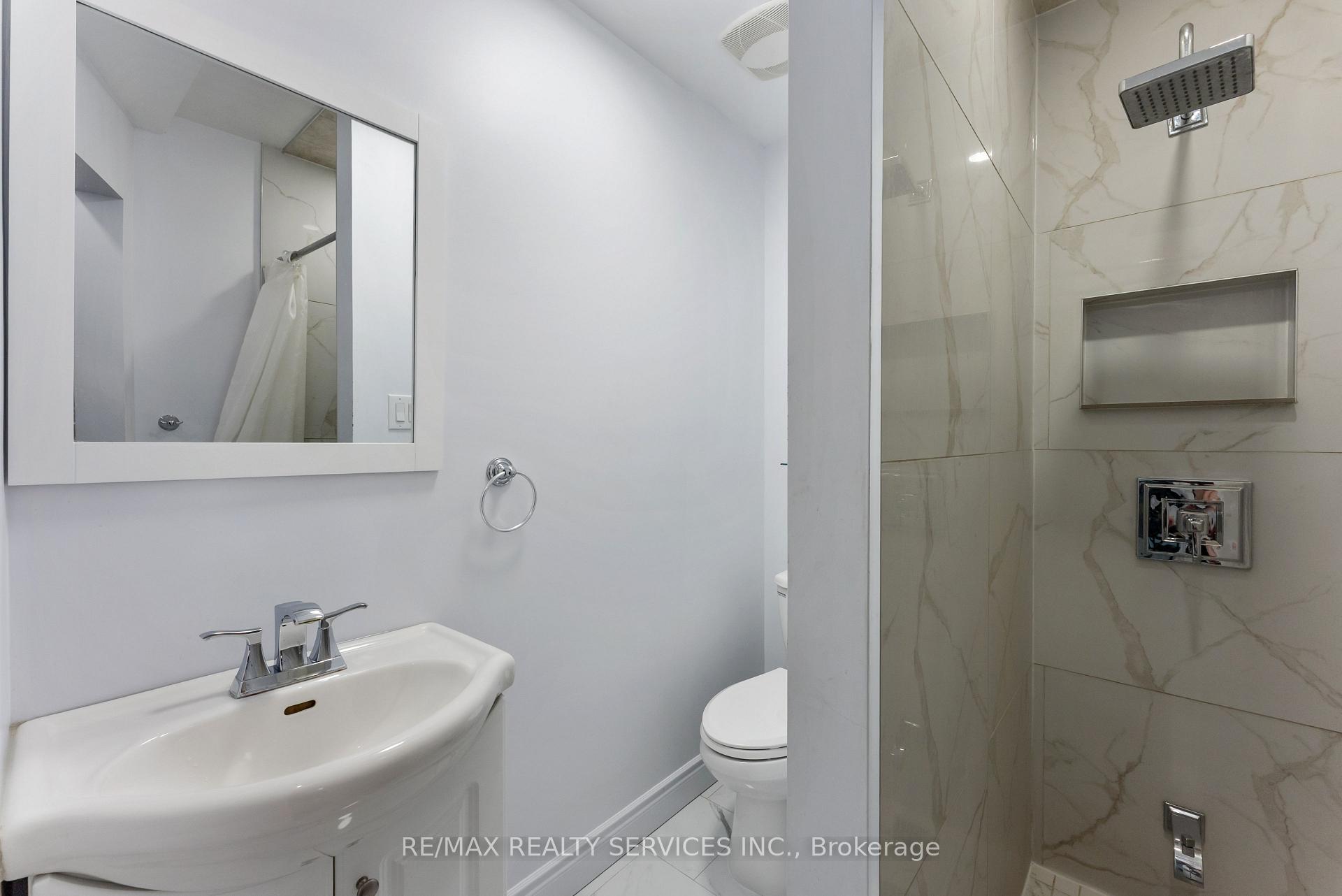 Photo 20 of 40 Herkes Drive, Brampton, Fletcher's West — HOMEH