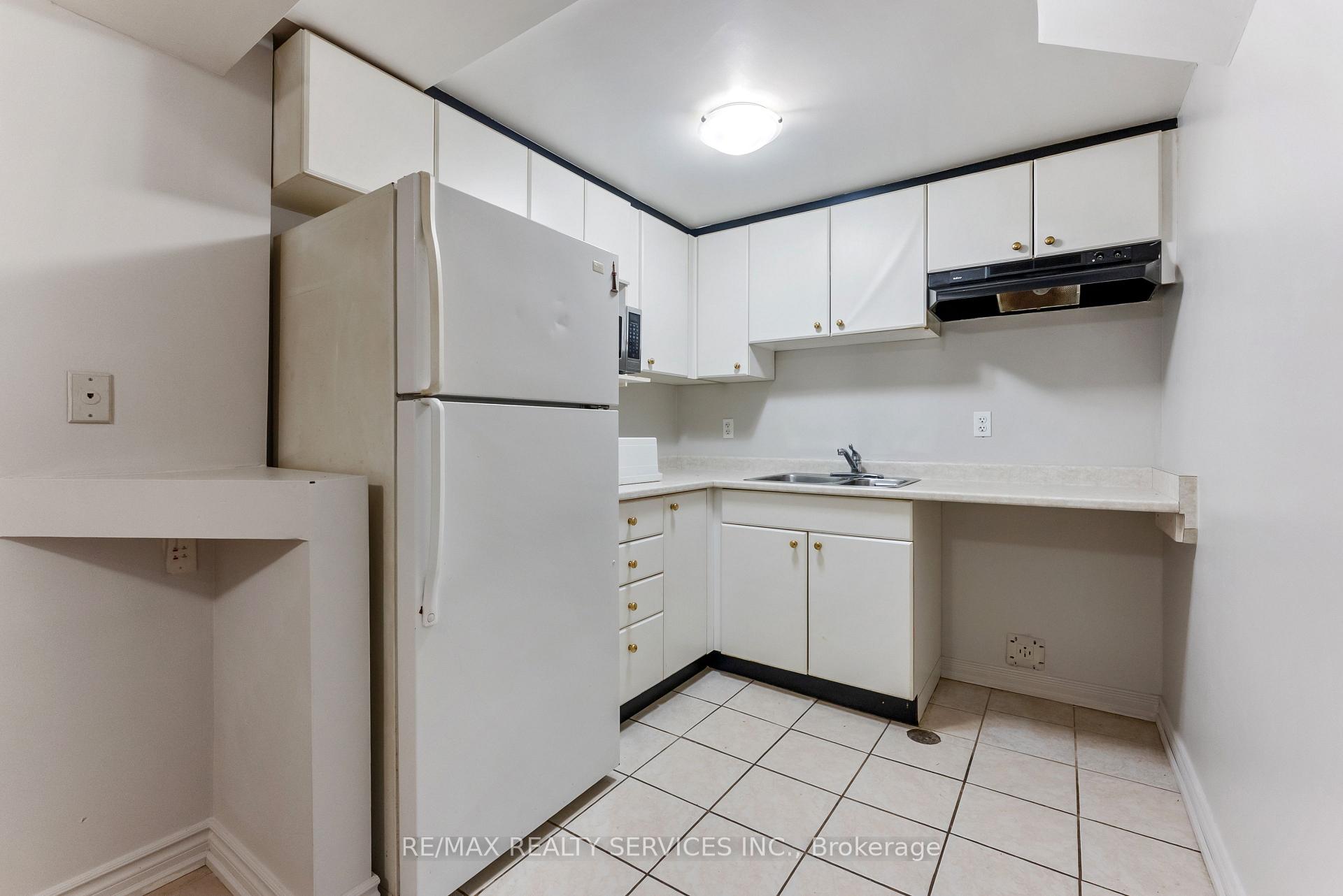 Photo 25 of 40 Herkes Drive, Brampton, Fletcher's West — HOMEH