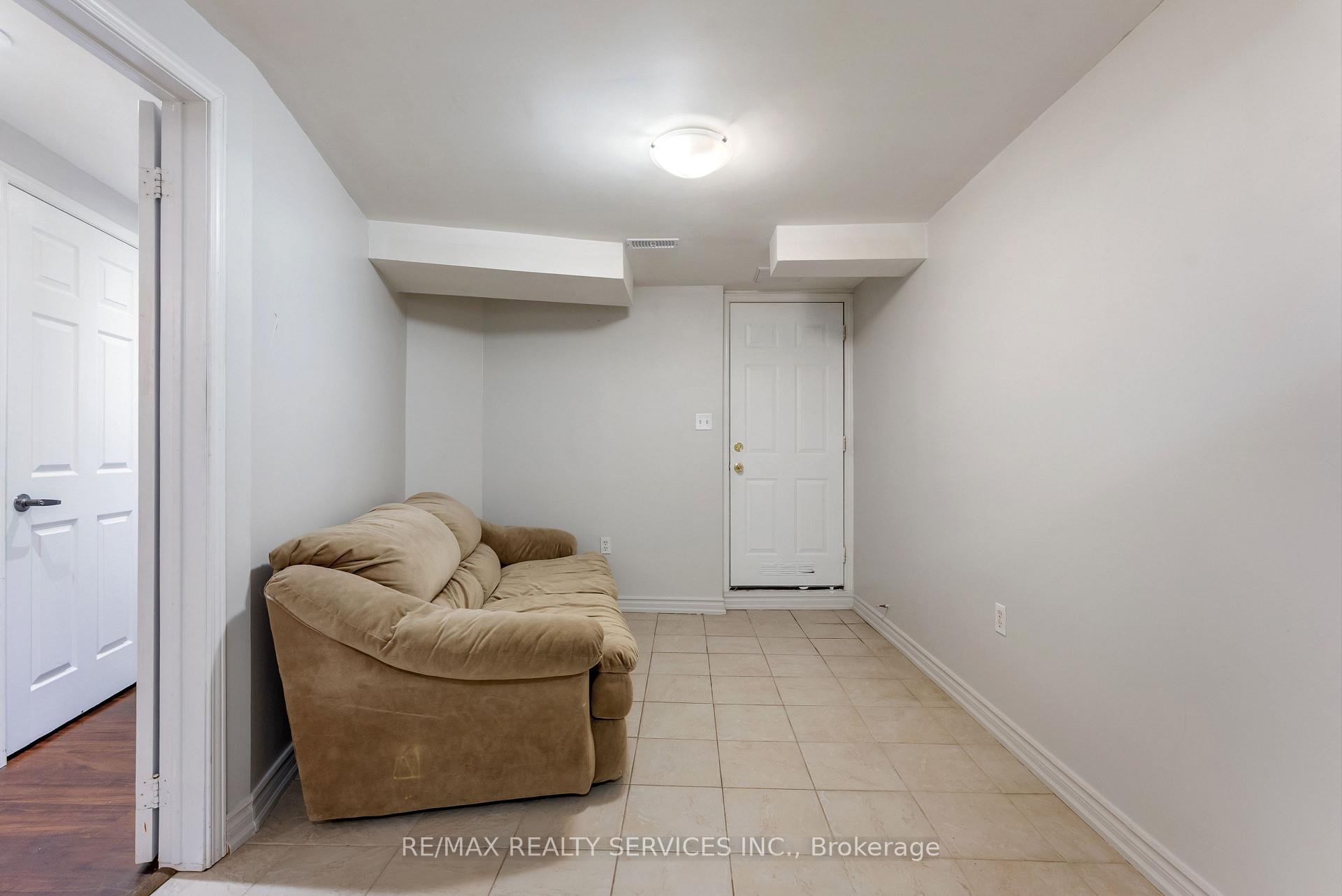 Photo 27 of 40 Herkes Drive, Brampton, Fletcher's West — HOMEH