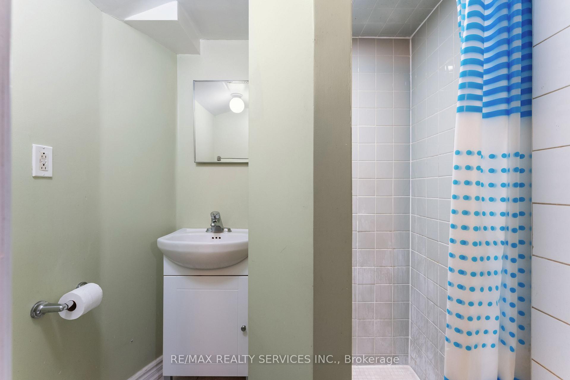 Photo 30 of 40 Herkes Drive, Brampton, Fletcher's West — HOMEH