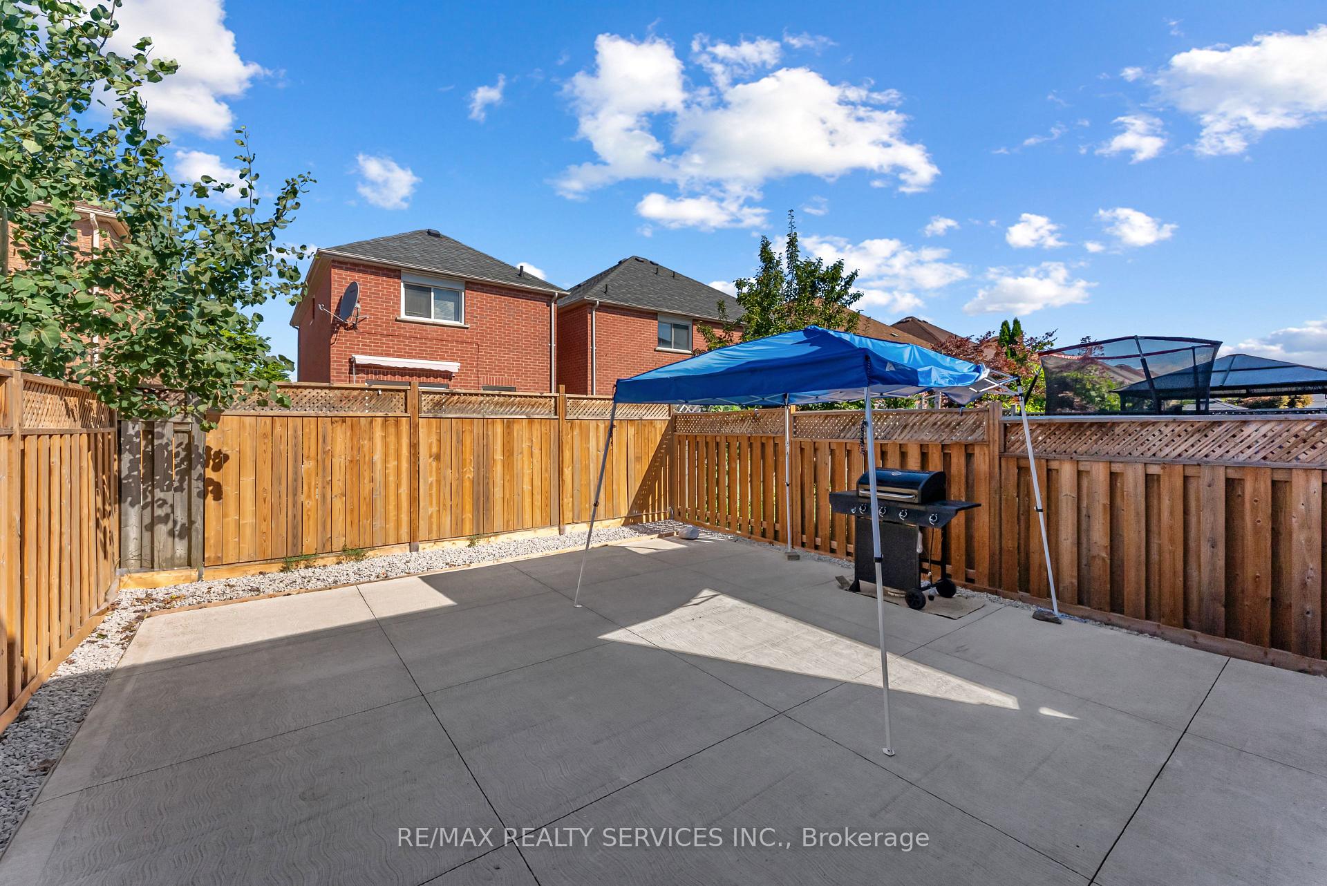 Photo 32 of 40 Herkes Drive, Brampton, Fletcher's West — HOMEH