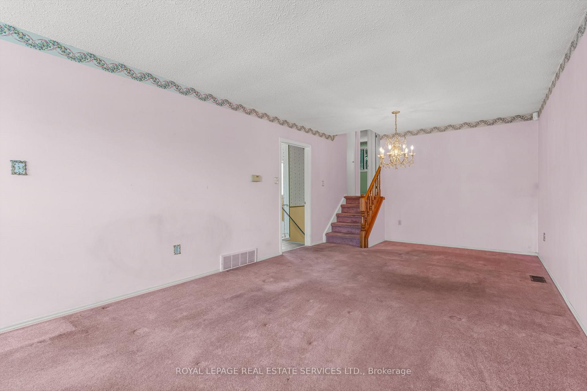 Photo 5 of 43 Elmore Drive, Hamilton, Eleanor — HOMEH