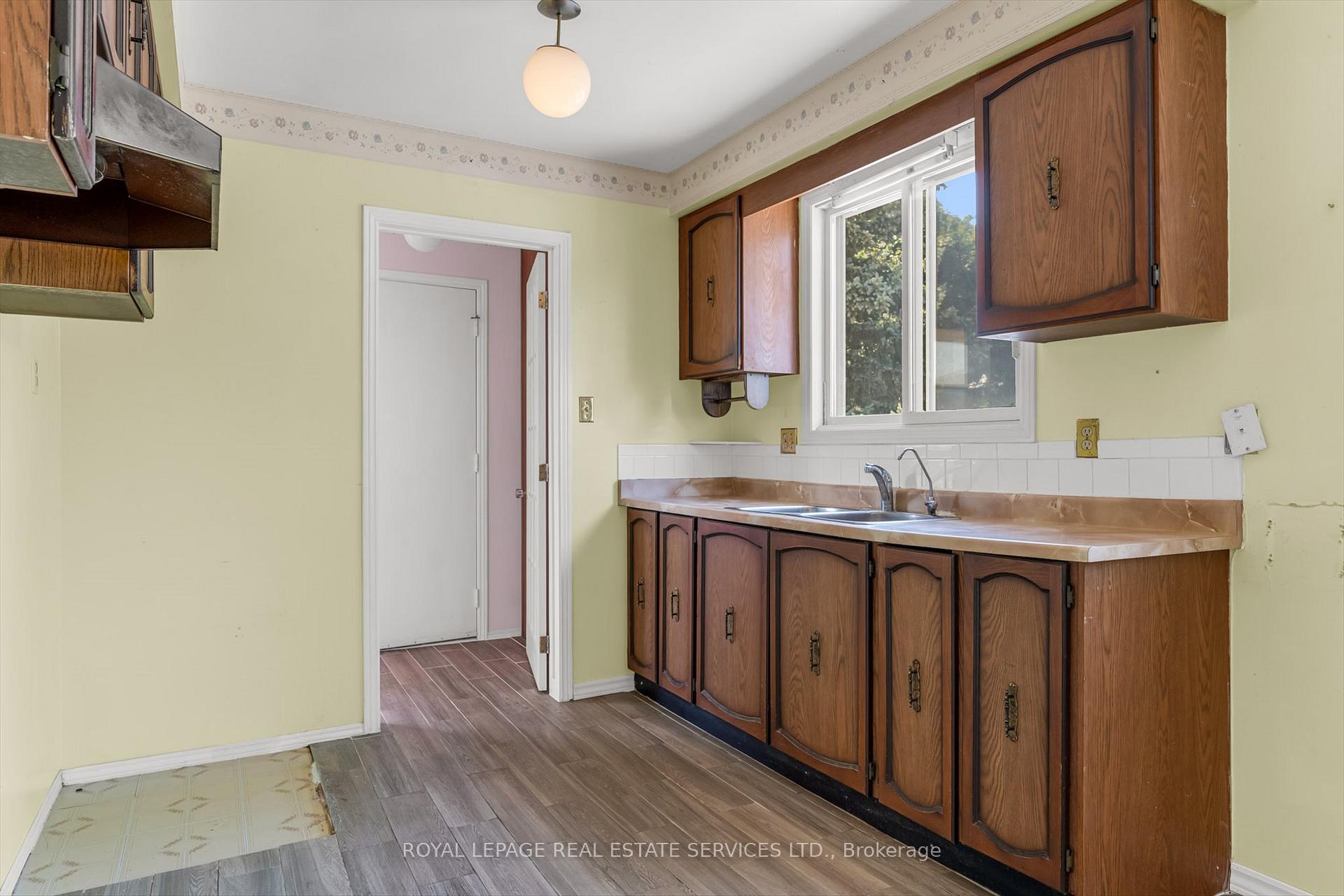 Photo 10 of 43 Elmore Drive, Hamilton, Eleanor — HOMEH