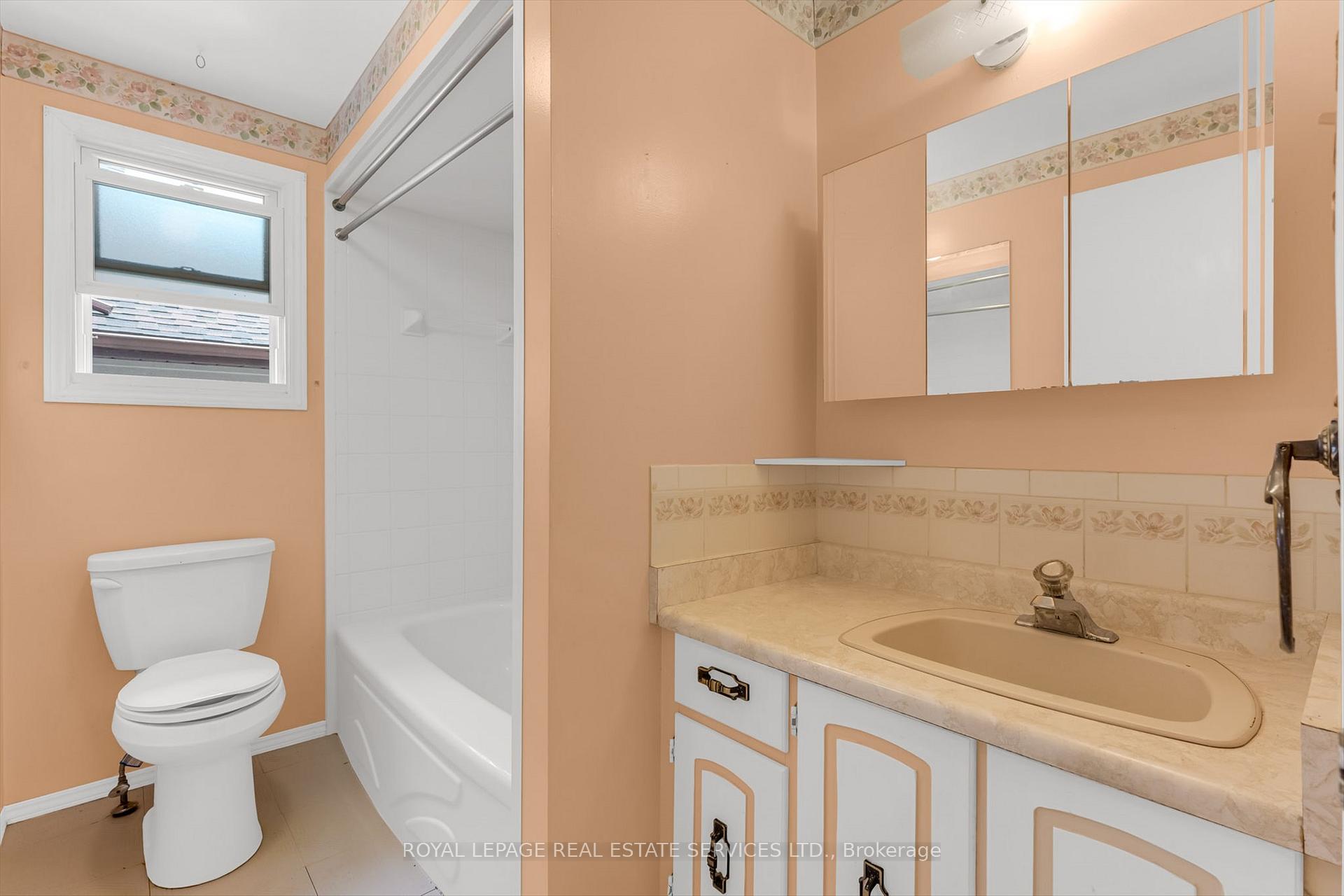 Photo 15 of 43 Elmore Drive, Hamilton, Eleanor — HOMEH