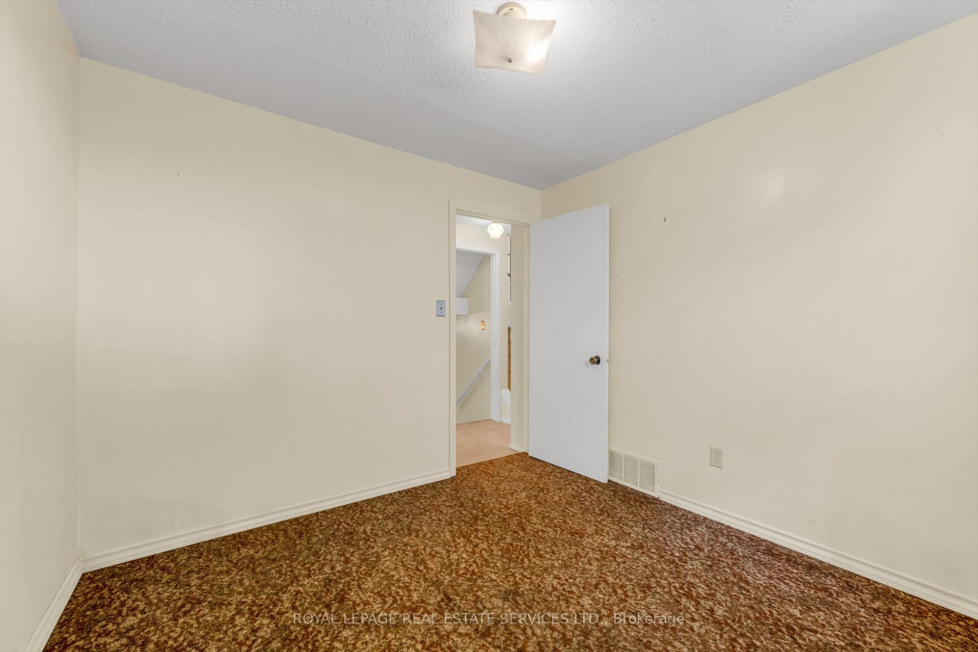 Photo 19 of 43 Elmore Drive, Hamilton, Eleanor — HOMEH