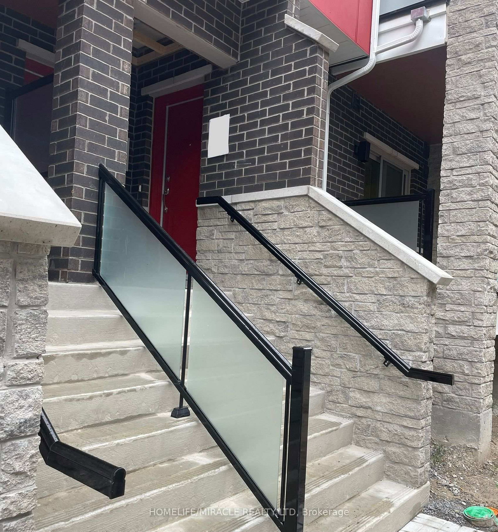 Photo 2 of Unit 607, 1034 Reflection Pl, Pickering, Rural Pickering — HOMEH