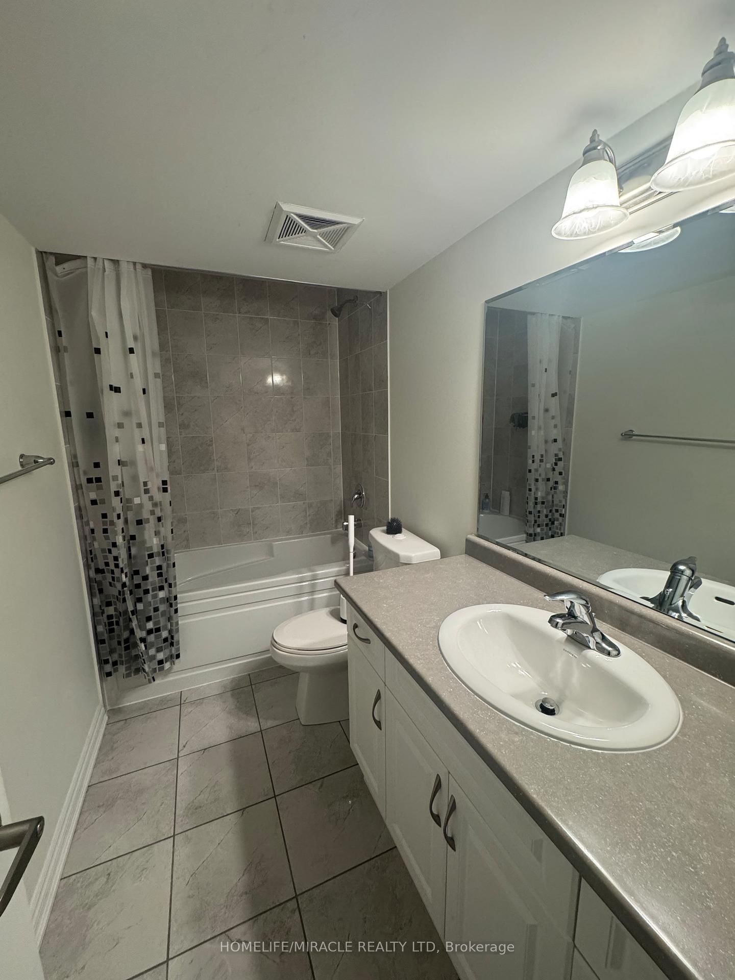 Photo 6 of Unit 607, 1034 Reflection Pl, Pickering, Rural Pickering — HOMEH