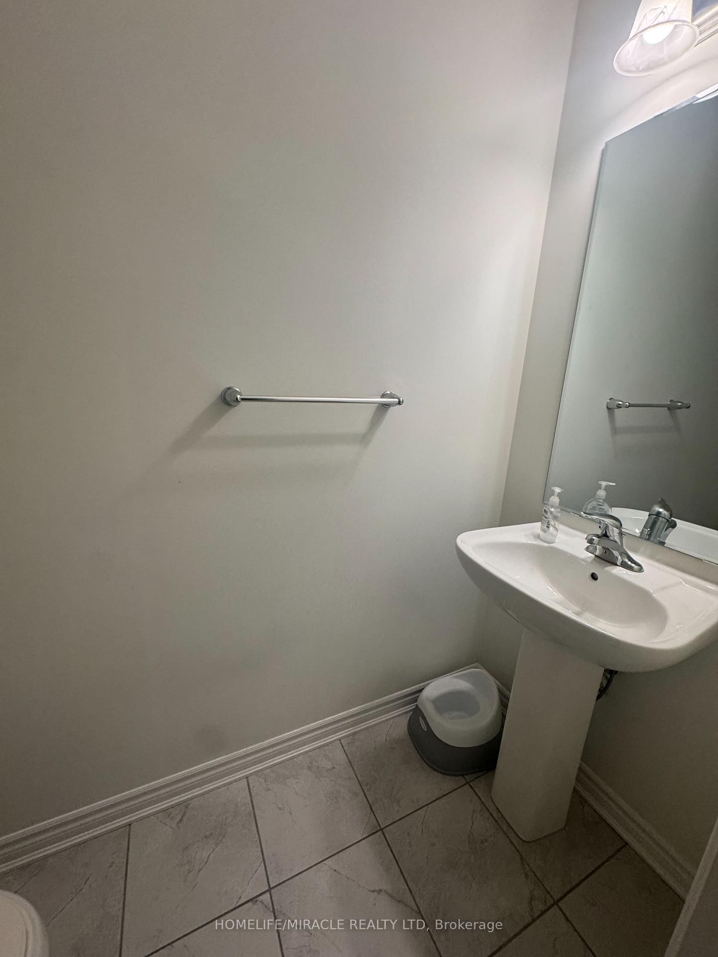 Photo 8 of Unit 607, 1034 Reflection Pl, Pickering, Rural Pickering — HOMEH