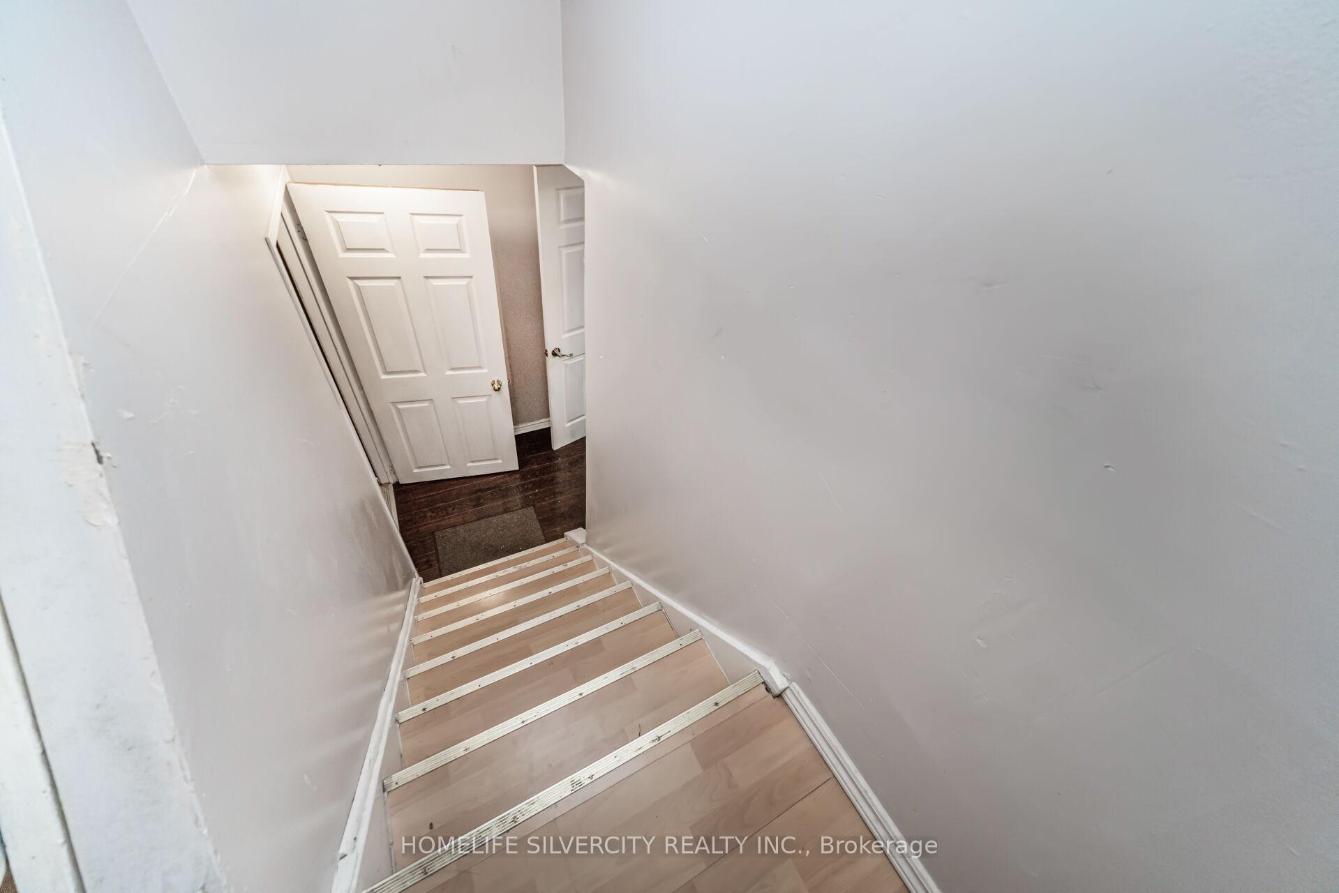 Photo 38 of 23 Judith Crescent, Brampton, Northgate — HOMEH