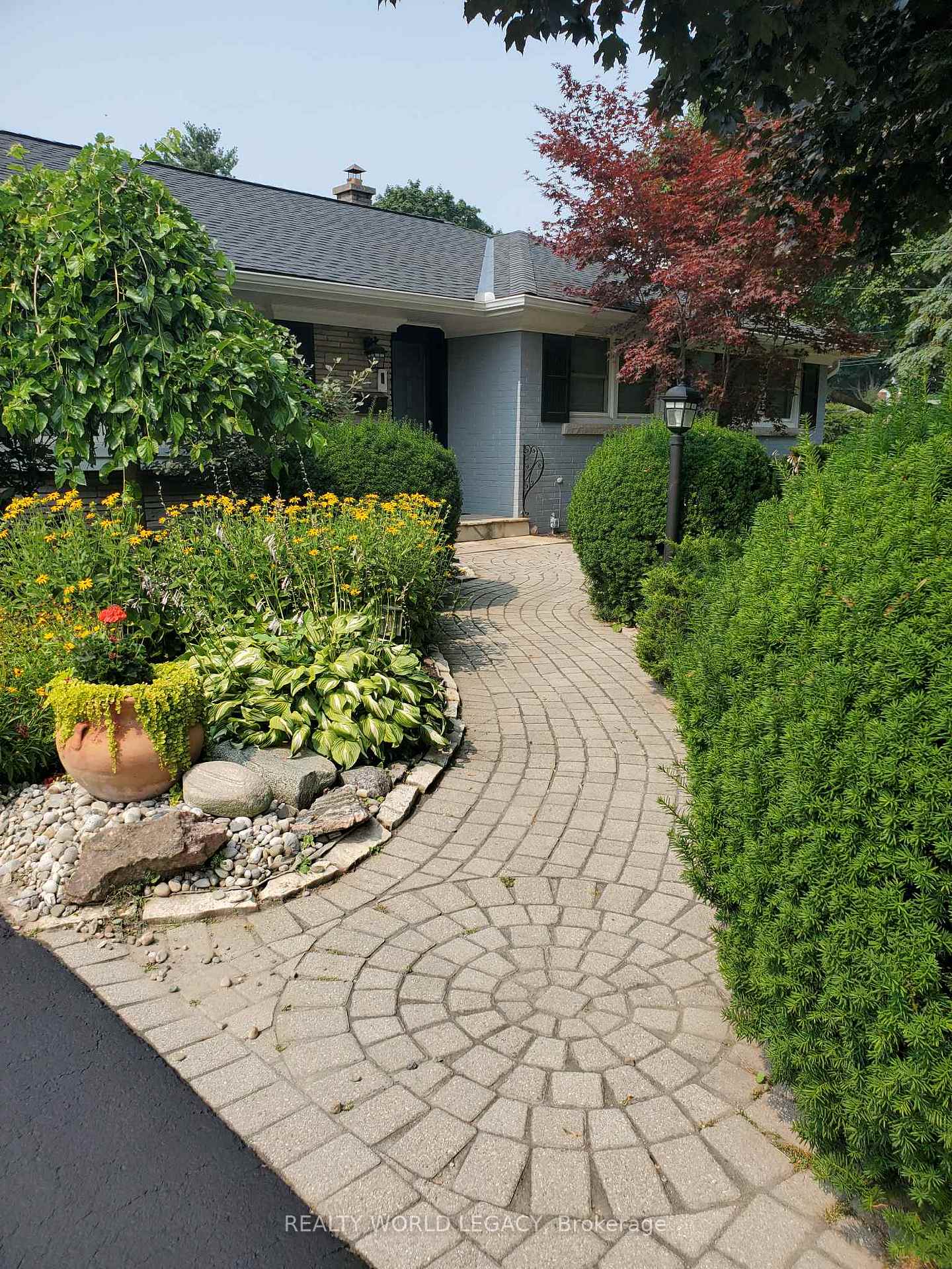 Photo 2 of 81 Garden Avenue, Hamilton, Ancaster — HOMEH