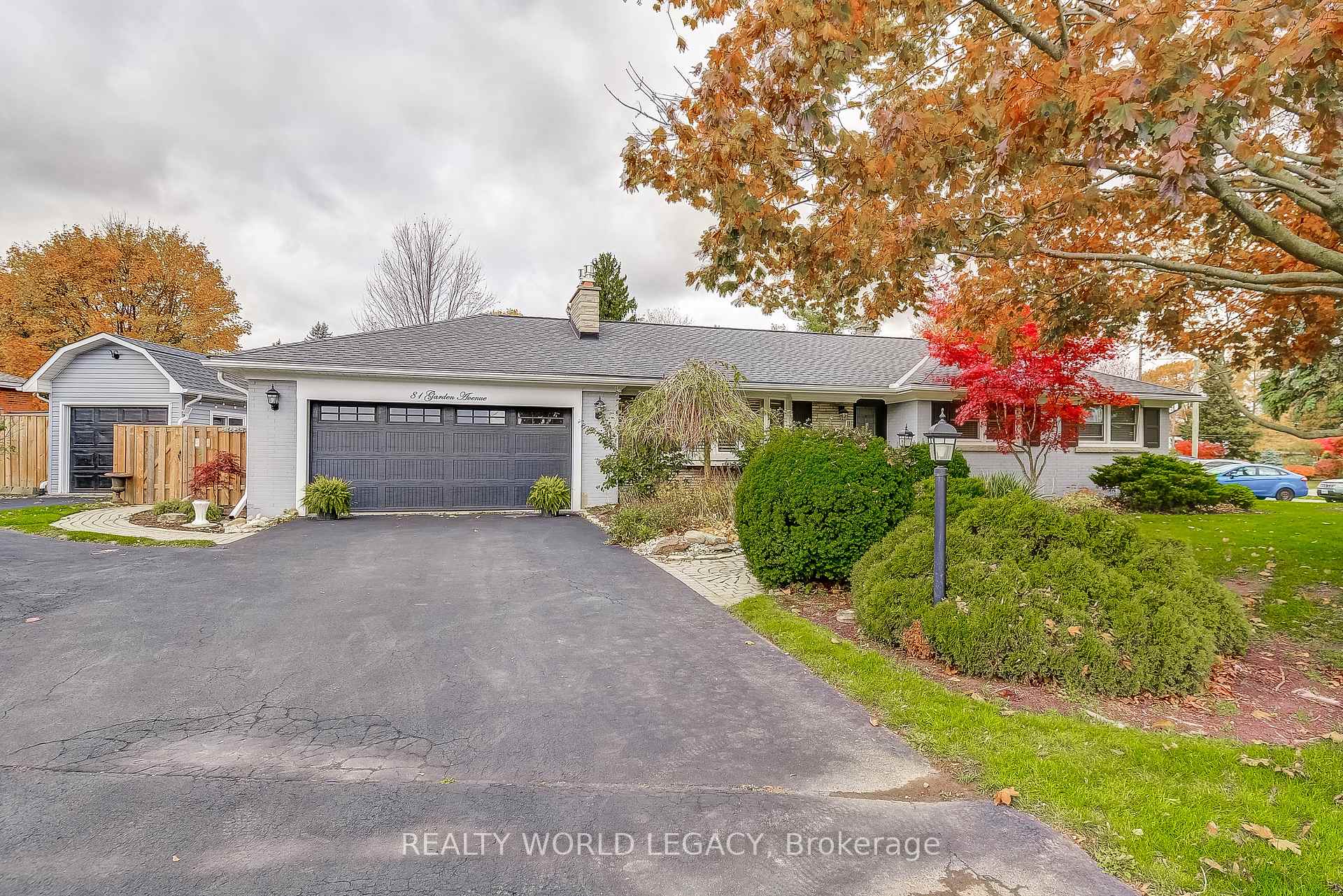 Photo 4 of 81 Garden Avenue, Hamilton, Ancaster — HOMEH