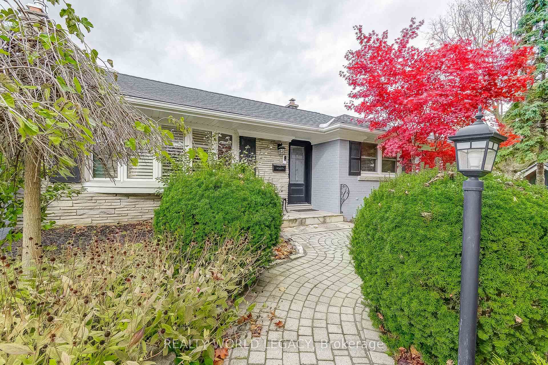 Photo 5 of 81 Garden Avenue, Hamilton, Ancaster — HOMEH