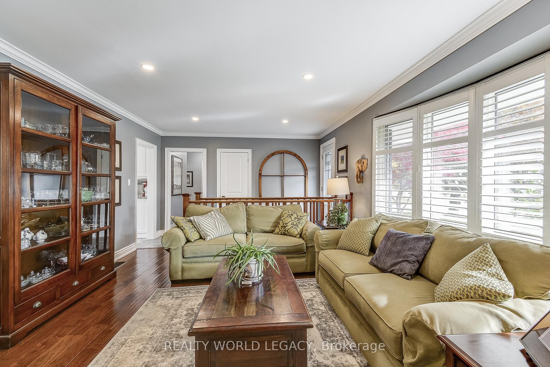 Photo 10 of 81 Garden Avenue, Hamilton, Ancaster — HOMEH