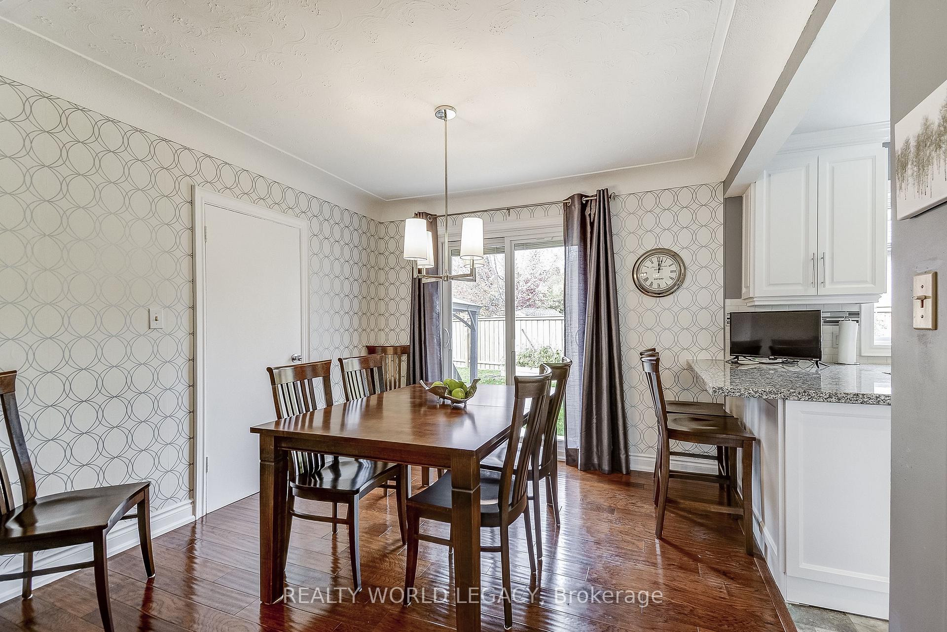 Photo 11 of 81 Garden Avenue, Hamilton, Ancaster — HOMEH
