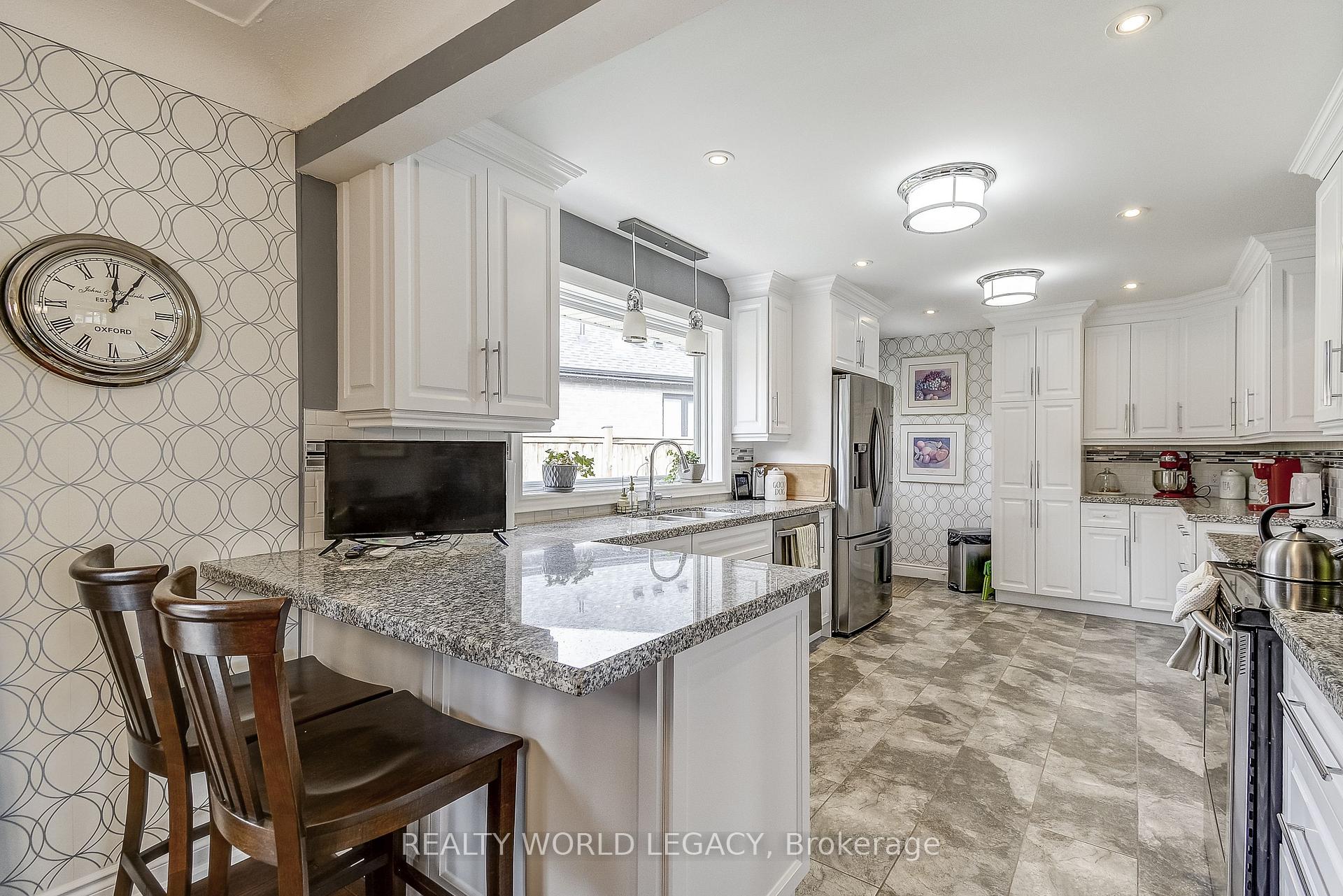 Photo 13 of 81 Garden Avenue, Hamilton, Ancaster — HOMEH