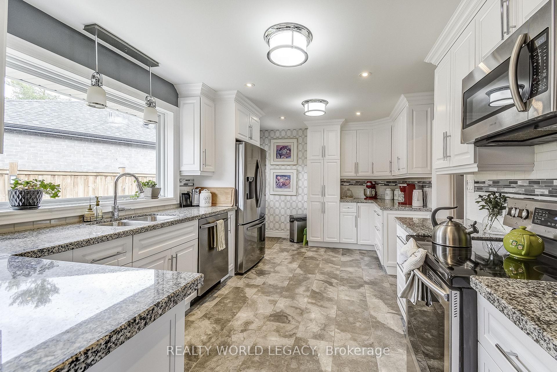 Photo 14 of 81 Garden Avenue, Hamilton, Ancaster — HOMEH